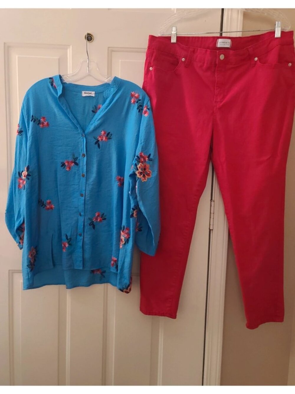 Universal Threads Red Jeans 18 & Gauze Top with Embroidery 2x
